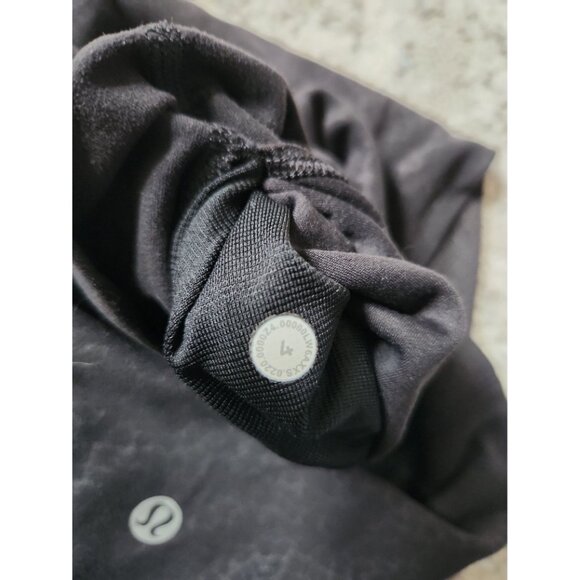 Lululemon Women's Size 4 Align Leggings in Formulate Emboss Black - Picture 3 of 4